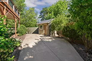 286 Winchester Creek Ave, Winchester, OR 97495 - Photo 42