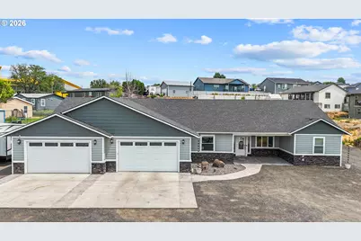 417 SW Quinney Pl, Pendleton, OR 97801 - Photo 1