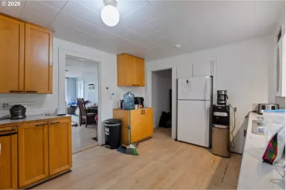 10156 SE Division St, Portland, OR 97266 - Photo 8