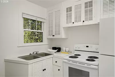 4704 SE Madison St, Portland, OR 97215 - Photo 10