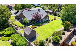 211 NW West Hills Dr, McMinnville, OR 97128 - Photo 4