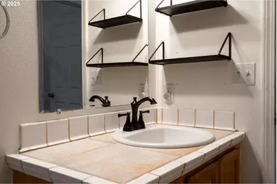 618 NE Faloma Rd, Portland, OR 97211 - Photo 20