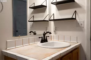 618 NE Faloma Rd, Portland, OR 97211 - Photo 20