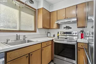 14850 NE Rose Pkwy, Portland, OR 97230 - Photo 12