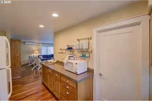 572 N Hemlock St, Cannon Beach, OR 97110 - Photo 10