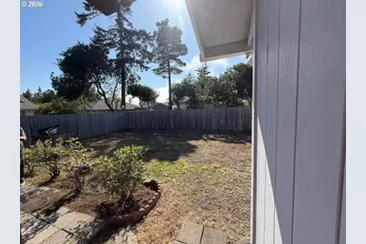 2164 24th St, Florence, OR 97439 - Photo 16