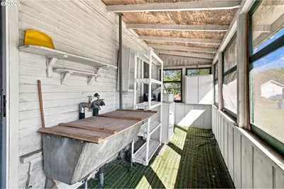 533 D St, Springfield, OR 97477 - Photo 10