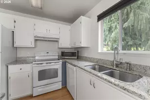 20915 Fawn Ct, West Linn, OR 97068 - Photo 8