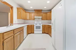 1422 SW 11th St, Troutdale, OR 97060 - Photo 12