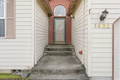 1422 SW 11th St, Troutdale, OR 97060 - Photo 2