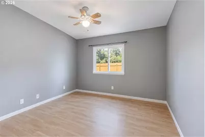 802 SW Spring St, Mill City, OR 97360 - Photo 20