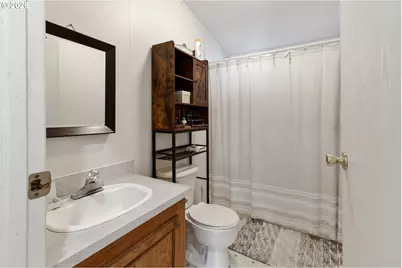 802 SW Spring St, Mill City, OR 97360 - Photo 16