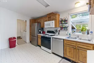802 SW Spring St, Mill City, OR 97360 - Photo 6