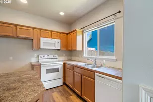 8465 S Hollyhock St, Rockaway Beach, OR 97136 - Photo 14