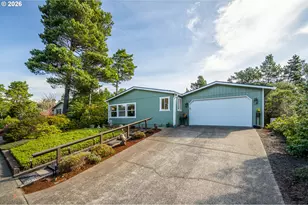 128 Evergreen Ln, Florence, OR 97439 - Photo 2