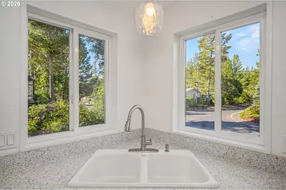 128 Evergreen Ln, Florence, OR 97439 - Photo 14