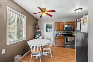 900 W 17th St, Coquille, OR 97423 - Photo 10