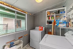 900 W 17th St, Coquille, OR 97423 - Photo 20