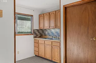 900 W 17th St, Coquille, OR 97423 - Photo 26