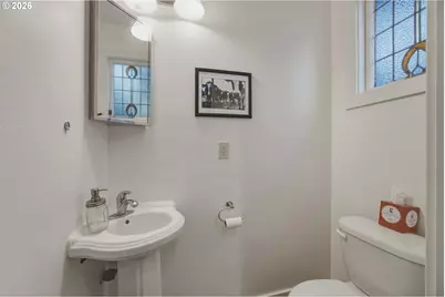 2060 Martha Ln, Hood River, OR 97031 - Photo 18