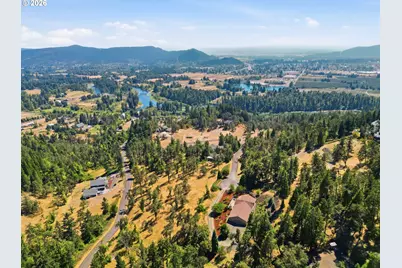 35885 Ellington Dr, Springfield, OR 97478 - Photo 4