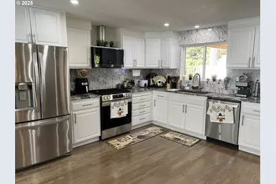 17519 SE Tibbetts St, Portland, OR 97236 - Photo 10