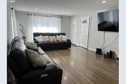 17519 SE Tibbetts St, Portland, OR 97236 - Photo 8