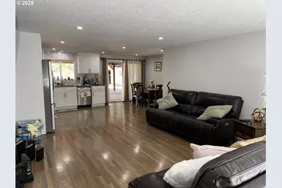 17519 SE Tibbetts St, Portland, OR 97236 - Photo 6