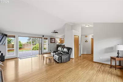 361 72nd Pl, Springfield, OR 97478 - Photo 2