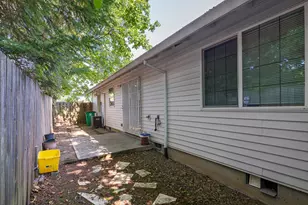 15310 SE Stark St, Portland, OR 97233 - Photo 16