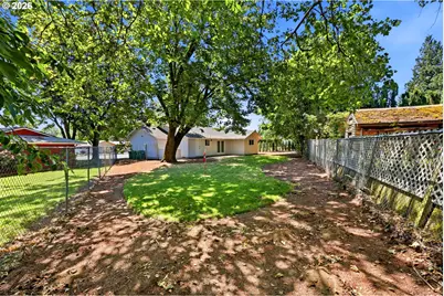 1133 SE Harlow Pl, Troutdale, OR 97060 - Photo 28