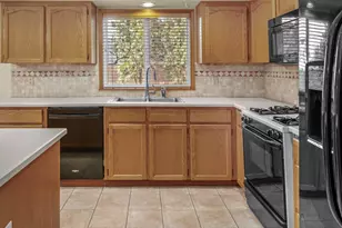 381 NE 33rd Ct, Hillsboro, OR 97124 - Photo 14