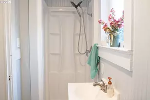 329 S 1st Ave, Mill City, OR 97360 - Photo 18