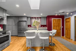 2612 SW Moss St, Portland, OR 97219 - Photo 8