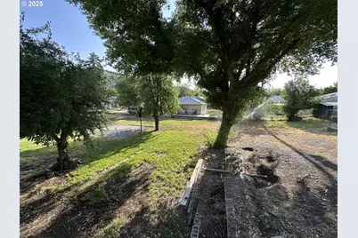 212 NW Bridge St, John Day, OR 97845 - Photo 36