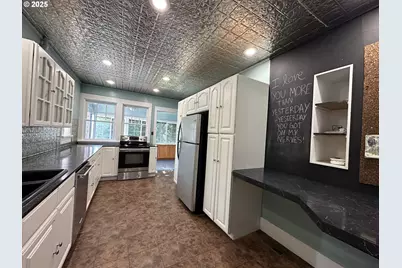 212 NW Bridge St, John Day, OR 97845 - Photo 10