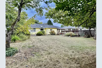 1470 Queens Way, Eugene, OR 97401 - Photo 4