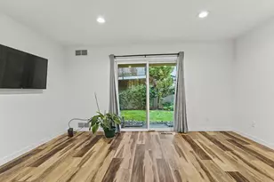 445 N Hayden Bay Dr, Portland, OR 97217 - Photo 12