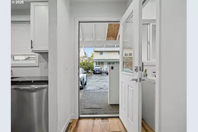 445 N Hayden Bay Dr, Portland, OR 97217 - Photo 4