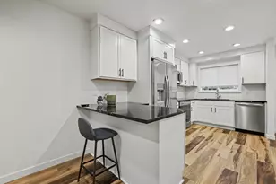 445 N Hayden Bay Dr, Portland, OR 97217 - Photo 6