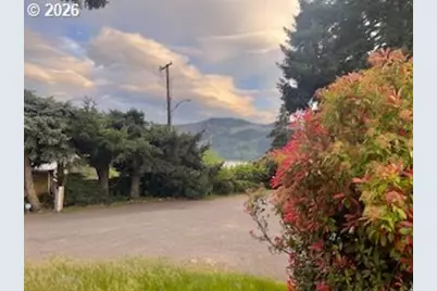 782 NE Center St, White Salmon, WA 98672 - Photo 30