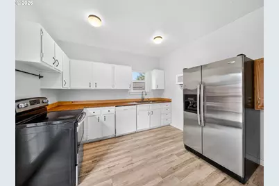 9336 N Lombard St, Portland, OR 97203 - Photo 12