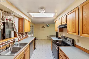 1090 Sanford St, Coos Bay, OR 97420 - Photo 10