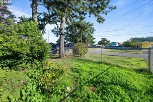 1090 Sanford St, Coos Bay, OR 97420 - Photo 2