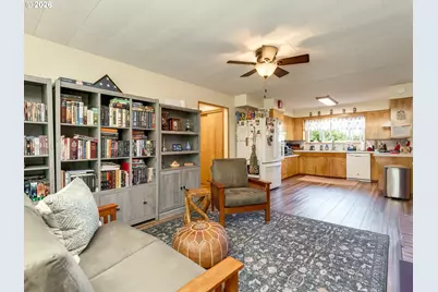 1215 E College St, Mount Angel, OR 97362 - Photo 16