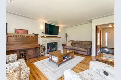 1215 E College St, Mount Angel, OR 97362 - Photo 4
