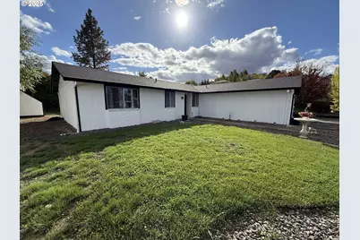 144 Peppertree Ct, Roseburg, OR 97471 - Photo 4
