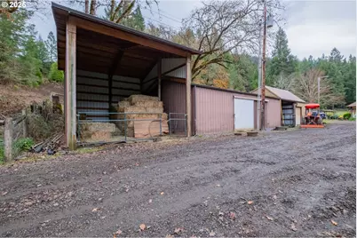 9740 Upper Olalla Rd, Winston, OR 97496 - Photo 16
