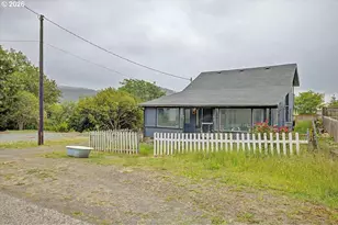 405 Evergreen Ave, Garibaldi, OR 97118 - Photo 34