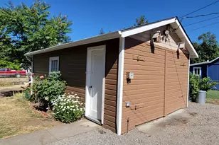 76376 River Rd, Oakridge, OR 97463 - Photo 2